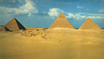 Giseh 1 trois pyramides dsert Grands Monuments