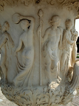 Versailles_LATONE_Vase-Borghse_st64-66-68 - Bacchanale - Cornu - CIMG6708